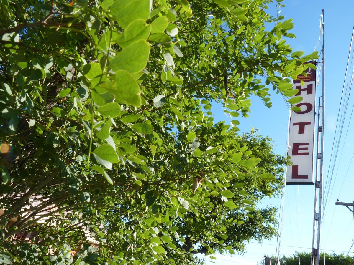 Hotel Quelu Leufu リオ・コロラド エクステリア 写真