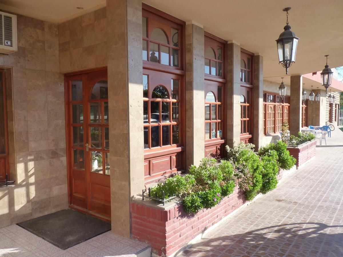 Hotel Quelu Leufu リオ・コロラド エクステリア 写真