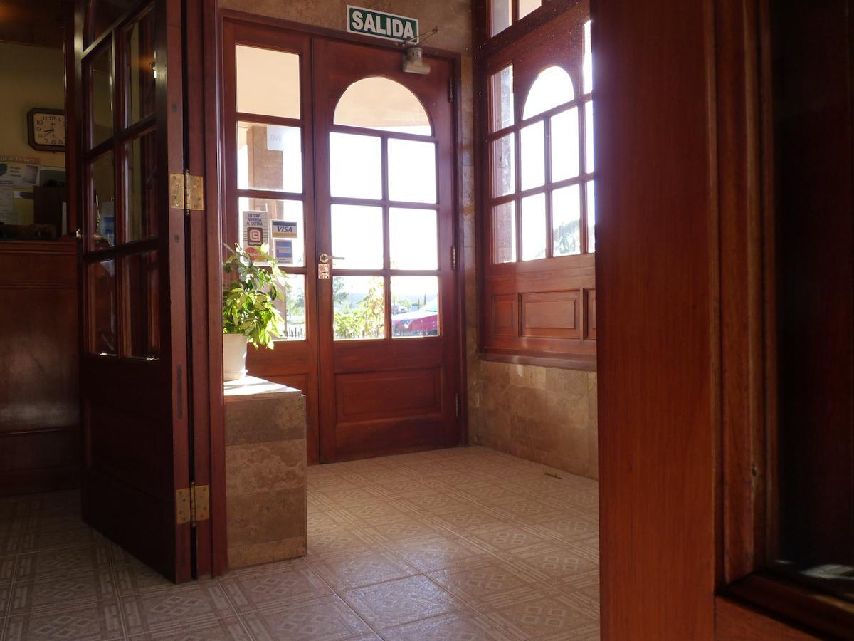 Hotel Quelu Leufu リオ・コロラド エクステリア 写真